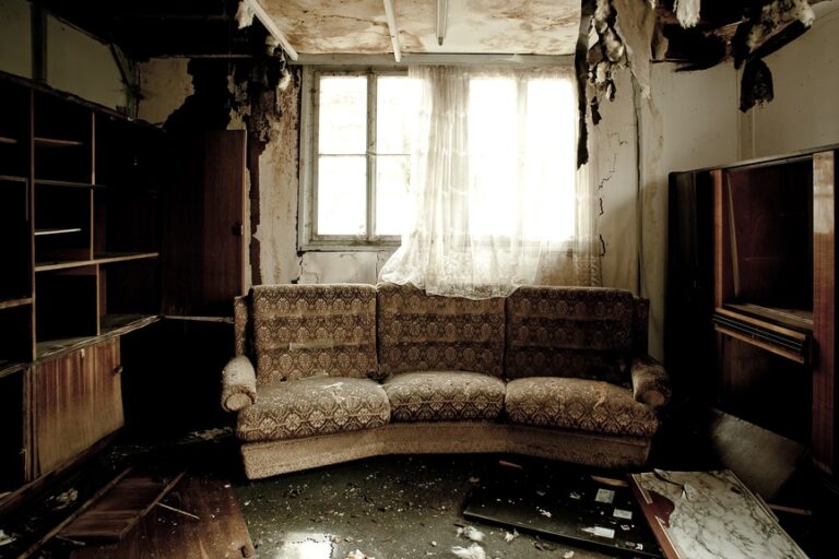 How long does it take to dry out a flooded room in South Kansas?